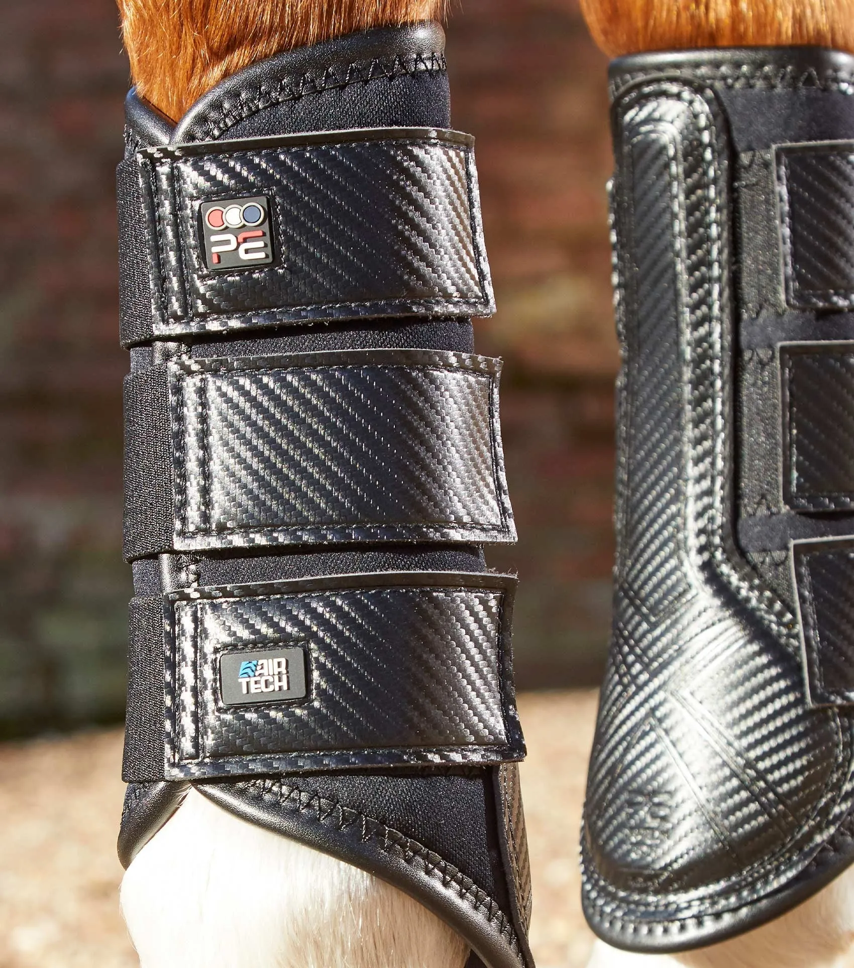 Carbon Air-Tech Single Locking Brushing Boots